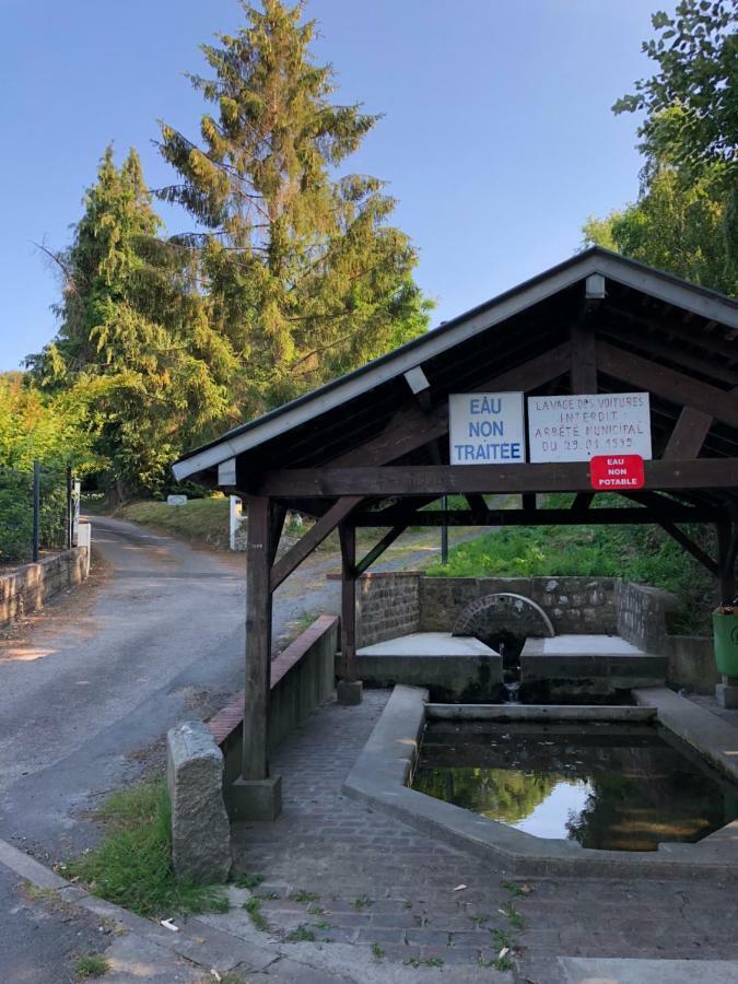 Aux lettres du lavoir La Rivière-Saint-Sauveur Extérieur photo