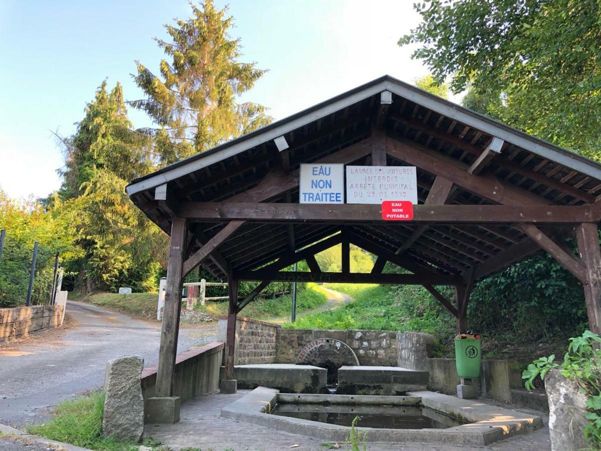 Aux lettres du lavoir La Rivière-Saint-Sauveur Extérieur photo