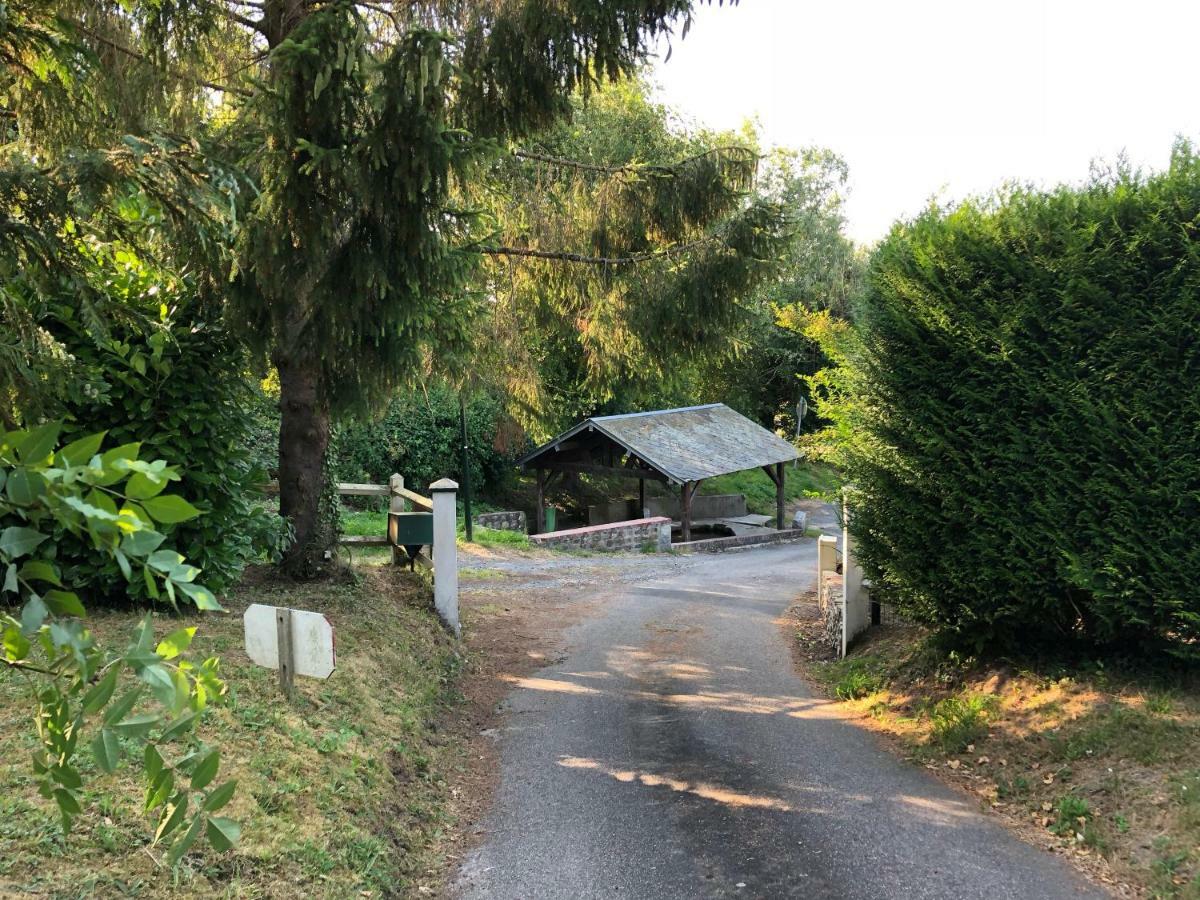 Aux lettres du lavoir La Rivière-Saint-Sauveur Extérieur photo