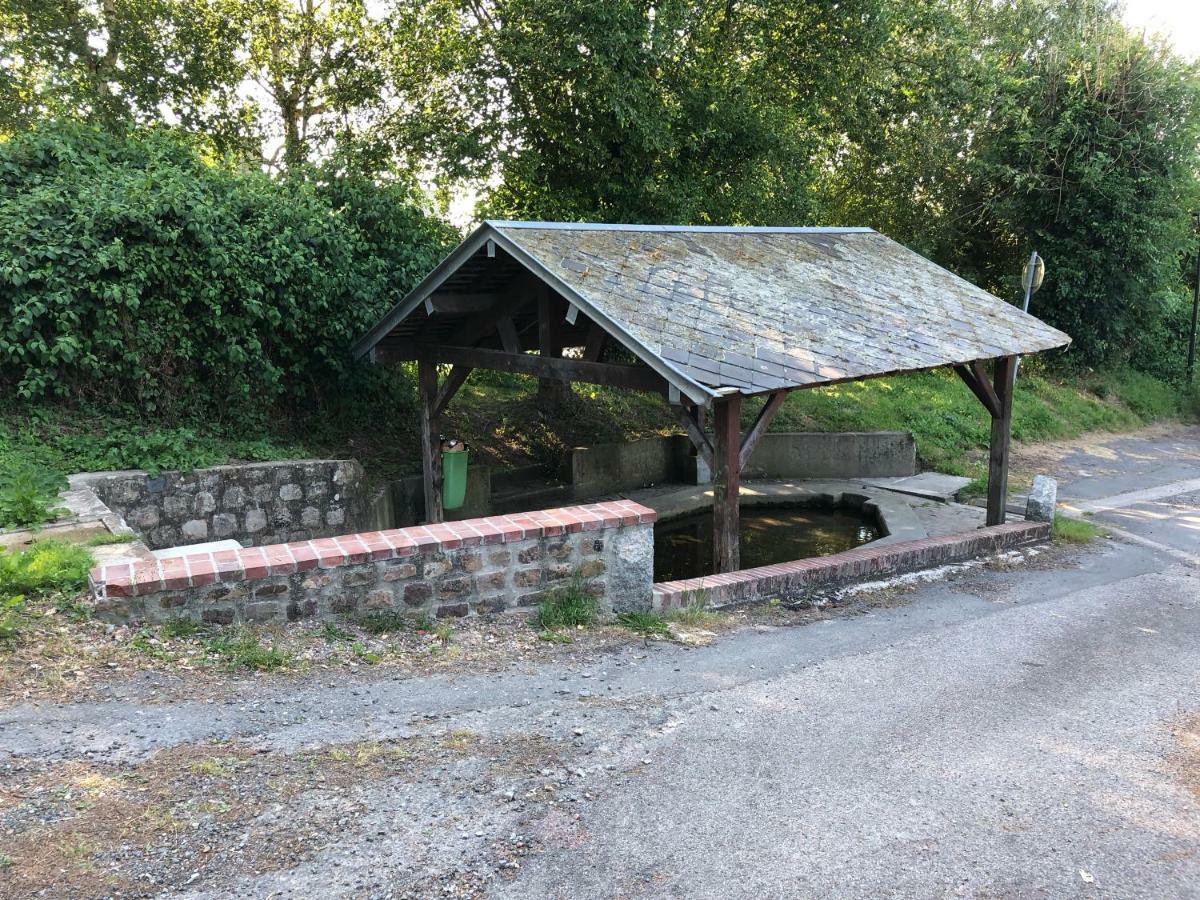 Aux lettres du lavoir La Rivière-Saint-Sauveur Extérieur photo