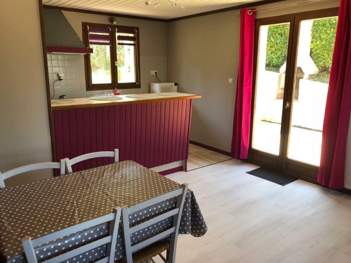 Aux lettres du lavoir La Rivière-Saint-Sauveur Extérieur photo